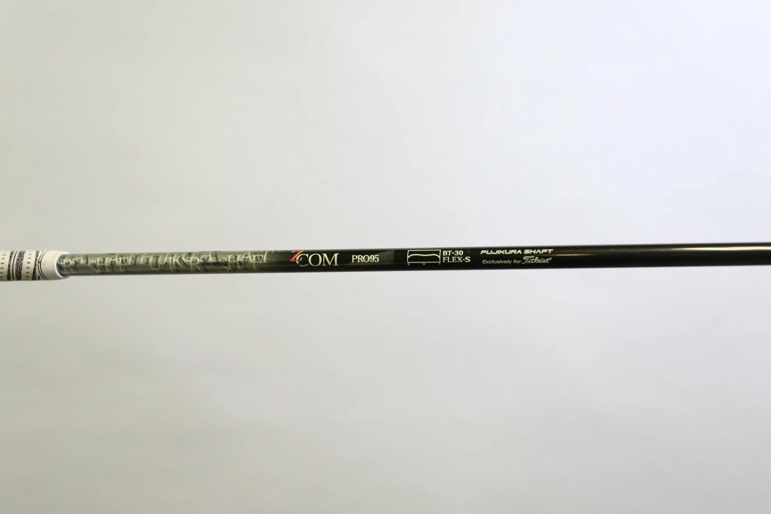 Titleist 907 D2 Driver - Right-Handed - 7.5 Degrees - Stiff Flex 10 Titleist 907 D2 Driver - Right-Handed - 7.5 Degrees - Stiff Flex - Image 8